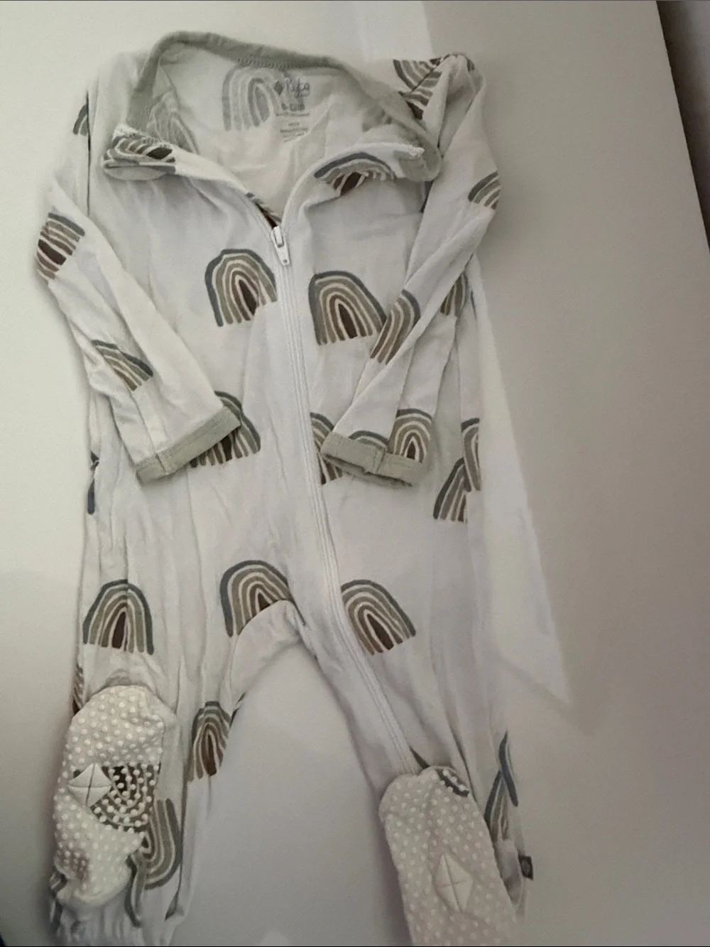 Kyte BABY White Footed One-Piece with Olive and Blue Rainbow Print